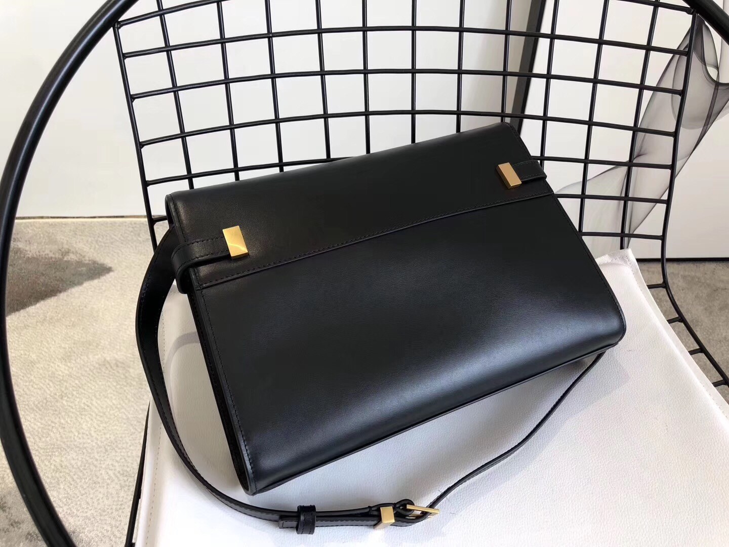 Sa**t Lau*nt manhattan baguette bag in black calfskin