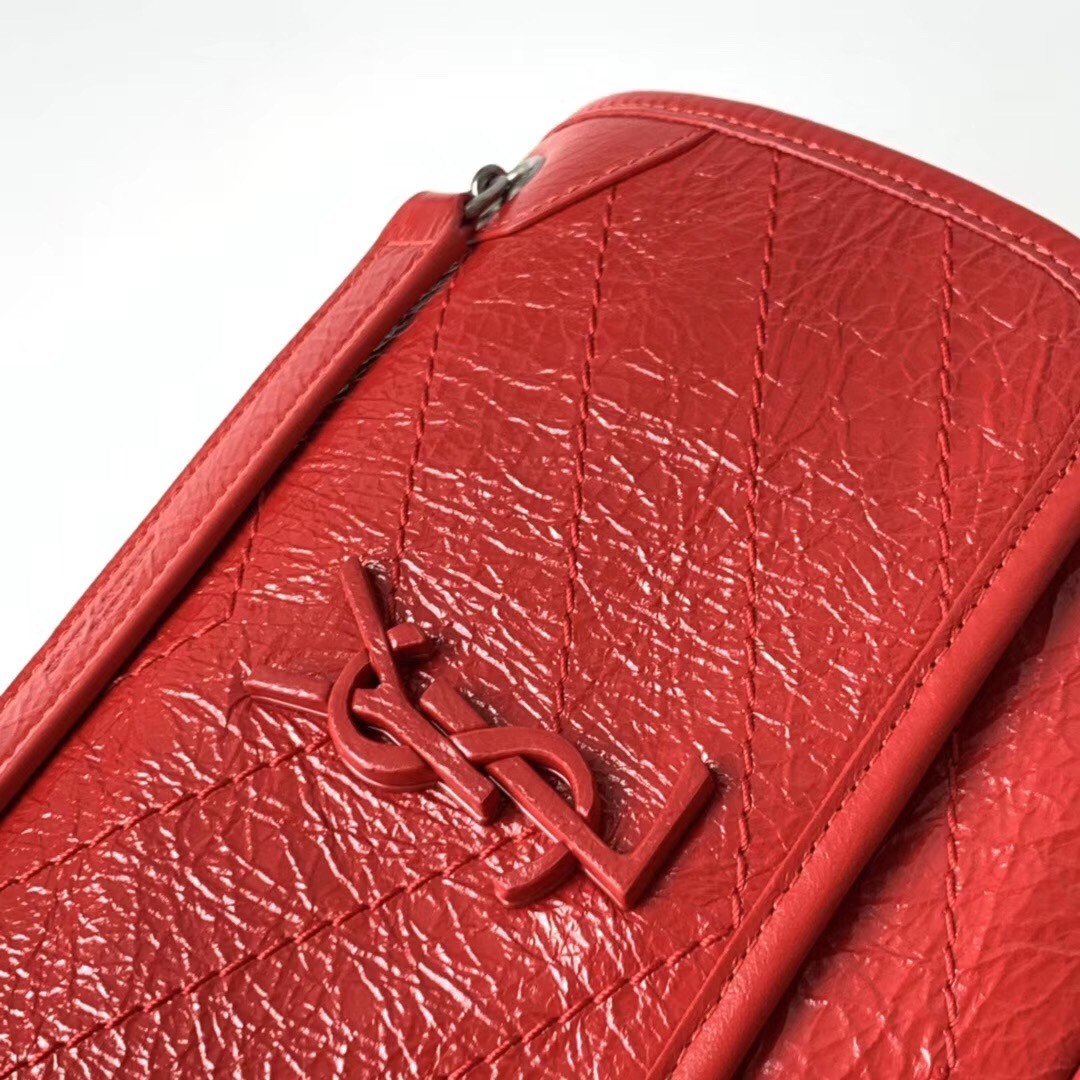 Sa**t Lau*nt baby niki chain bag in red crinkled leather