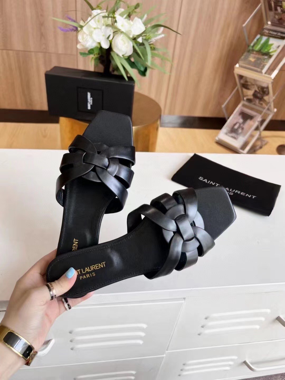Sa**t Lau*nt tribute slides in black calfskin