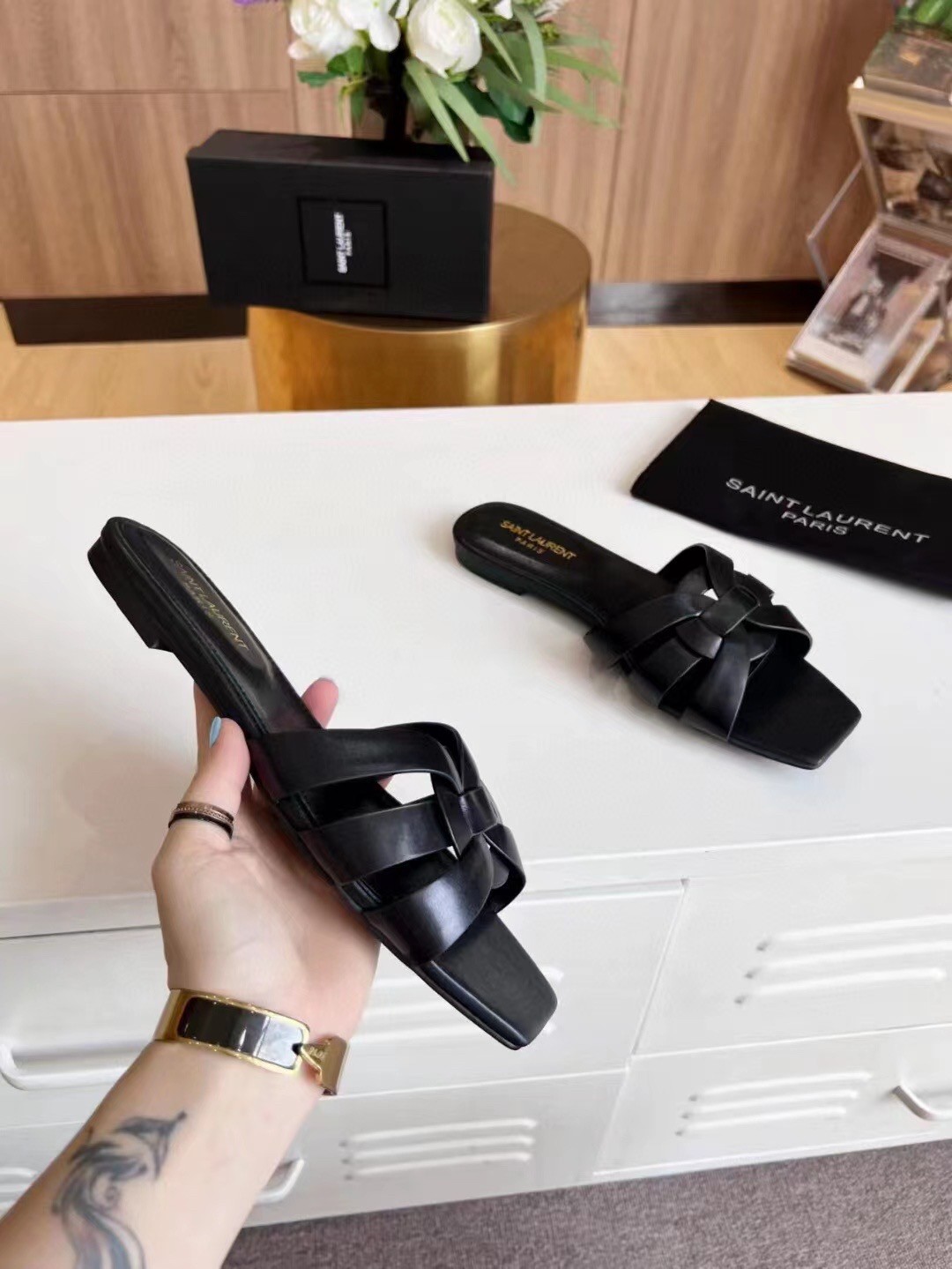 Sa**t Lau*nt tribute slides in black calfskin