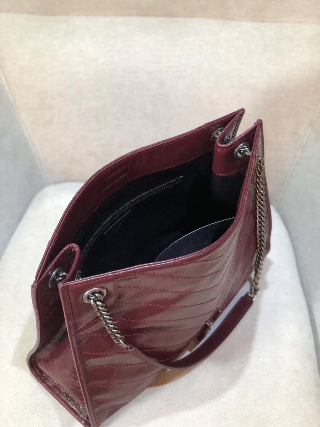 Sa**t Lau*nt medium niki shopping bag in bordeaux leather